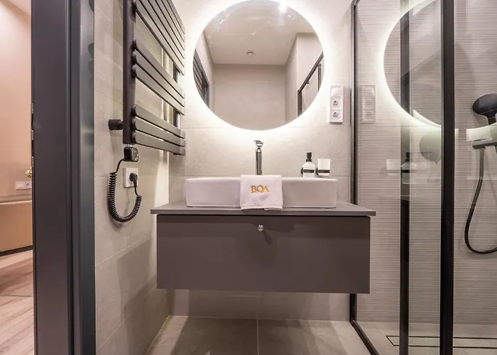 Hotel Karoly Boutique Suites, Location By Bqa 4*