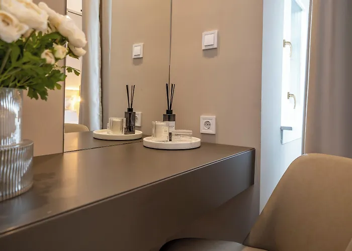 Hotel Karoly Boutique Suites, Location By Bqa
