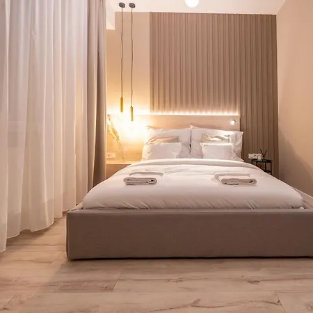 Отель Karoly Boutique Suites, Location By Bqa 4*