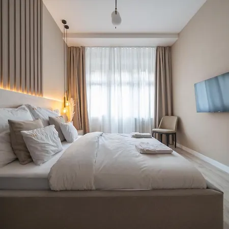Hotel Karoly Boutique Suites, Location By Bqa