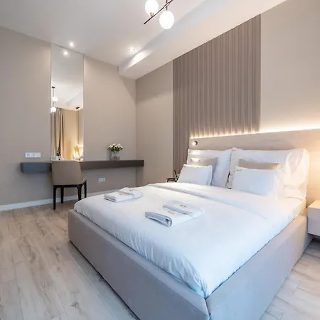 Отель Karoly Boutique Suites, Location By Bqa