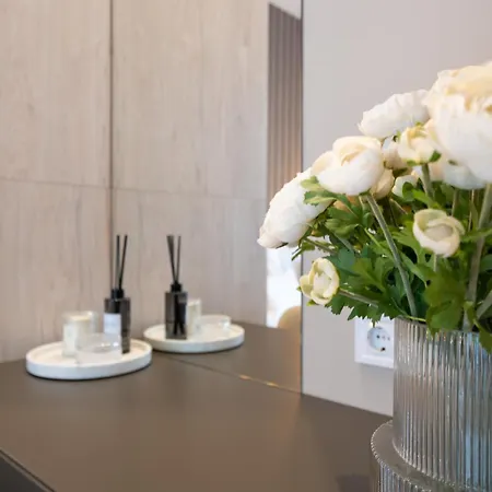 Отель Karoly Boutique Suites, Location By Bqa