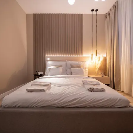 Отель Karoly Boutique Suites, Location By Bqa 4*