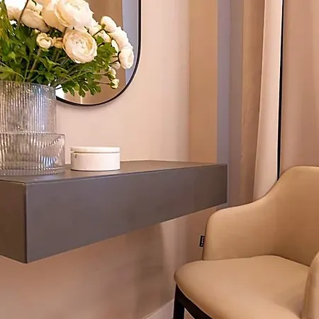 Hotel Karoly Boutique Suites, Location By Bqa