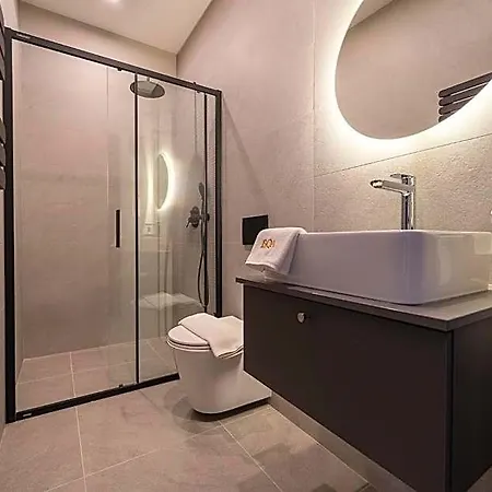Hotel Karoly Boutique Suites, Location By Bqa 4*