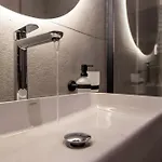 Karoly Boutique Suites, Location By Bqa Hotel