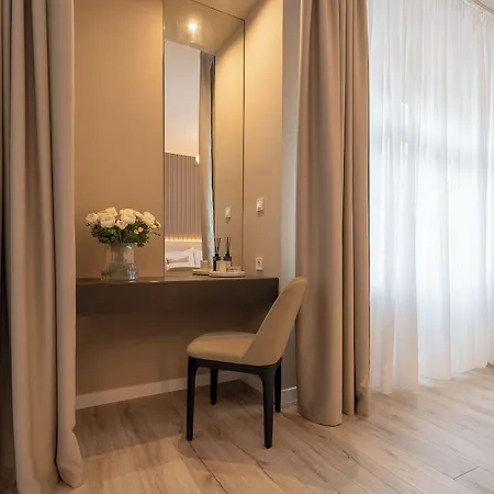 Hotel Karoly Boutique Suites, Location By Bqa 4*